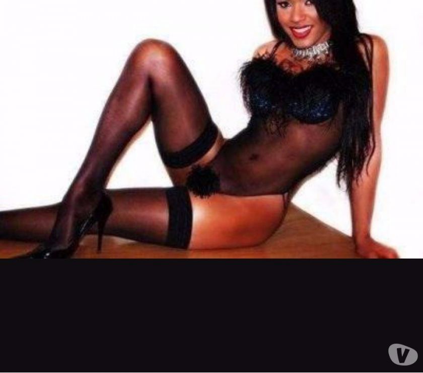 Belle trans black très séduisante