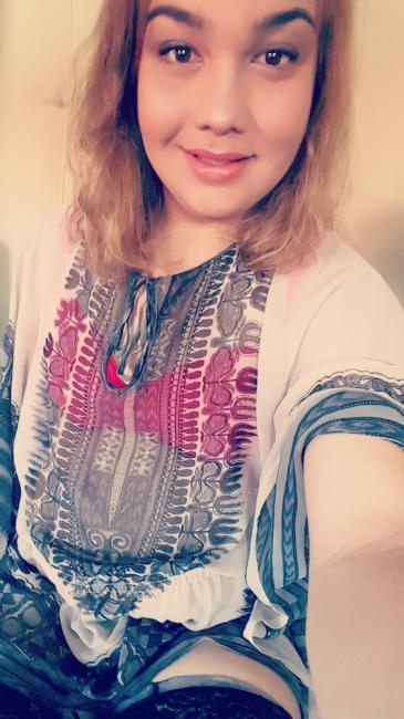 Jeune trans française très délicieuse
